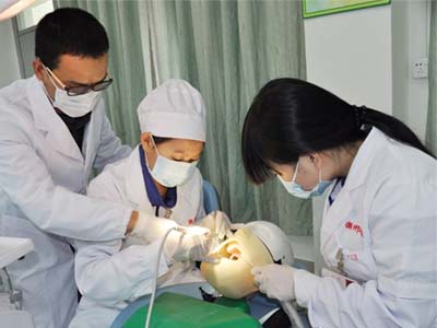 口腔医学专业招生要求-口腔医学护理
