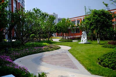 成都铁路卫生学校校园蹊径